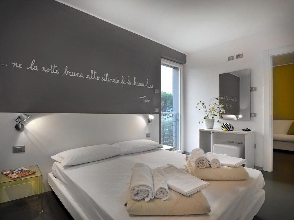 Gardabike Residence Torbole Sul Garda Quarto foto